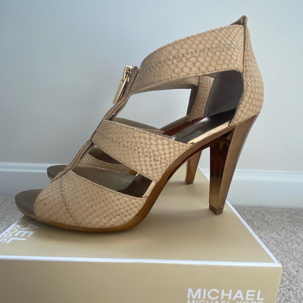 Michael Kors Berkeley T Strap heel in nude size 9